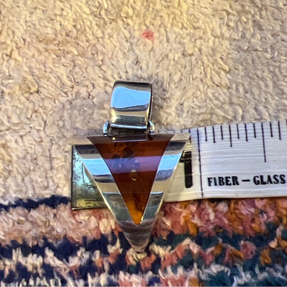 Gorgeous Vtg modernistic triangle Amber .925 sterling silver pendant 9.7g - Picture 11 of 11